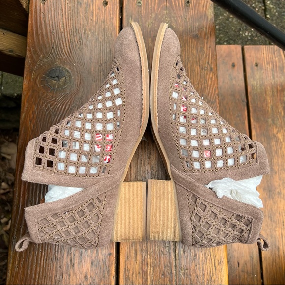 JEFFREY CAMPBELL TAGGART TAUPE SUEDE LEATHER ANKLE BOOTIES SIZE 7.5  NEW - Picture 7 of 15